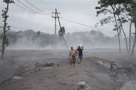 Jumlah Warga Terdampak Erupsi Gunung Semeru Turun Dibanding Tahun Lalu