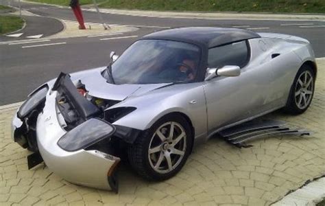 Crashed Supercars 31 Pics