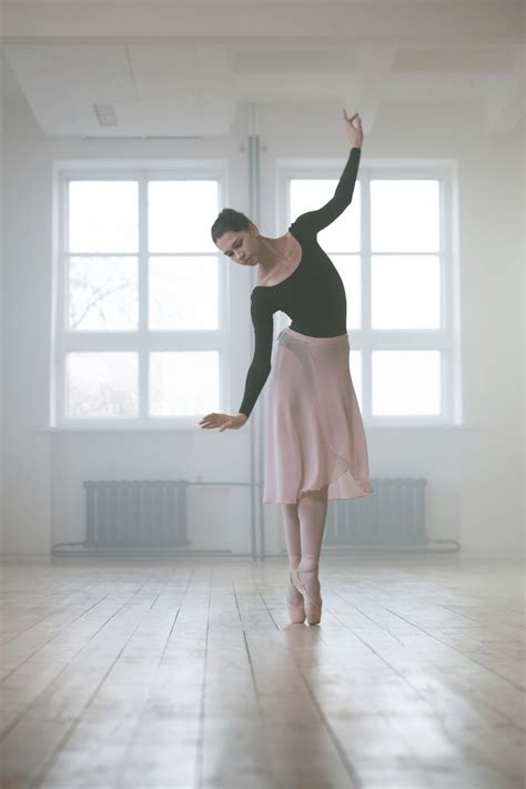 40 Gorgeous Contemporary Dance Poses The Charming Dancer