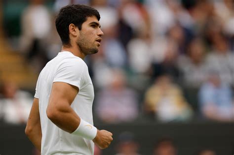 Alcaraz Arrasa En Su Debut En Wimbledon Chardy Sólo Le Planta Cara En El Tercer Set Infobae