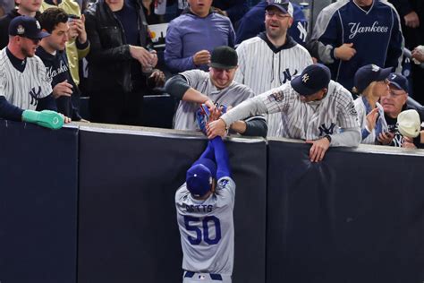 Mlb Bans Yankees Fans Who Interfered With Mookie Betts In World