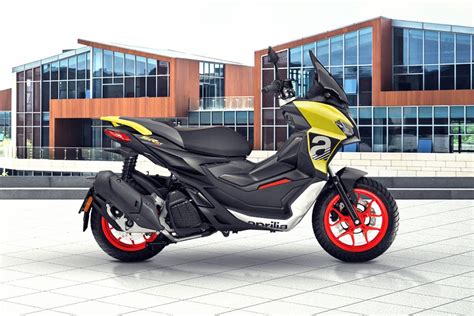 Aprilia Sr Gt Images Wallpapers Sr Gt Color Photos