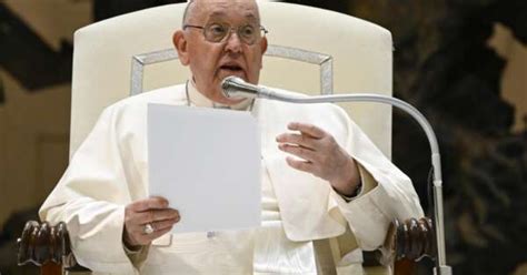 Papa Francesco Si Ferma Ancora Non Sono In Grado Di Leggere Il