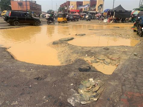 Kinshasa détérioration très avancée de l avenue Bongolo dans la