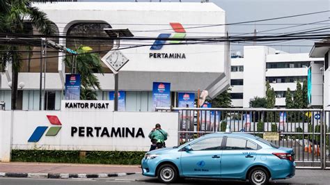 Kilang Minyak Balongan Meledak Bos Pertamina Mohon Maaf Kami Masih