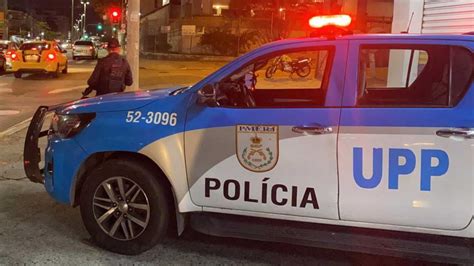 Rj Dois Policiais Militares S O Mortos A Tiros Dentro De Viatura