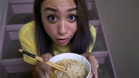 Asmr Ramen Noodle Eating Amazing Gulping And Slurping Sounds Youtube