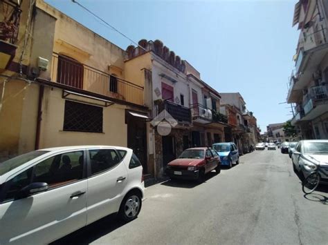 Vendita Appartamento Palermo Trilocale In Via Cruillas Buono