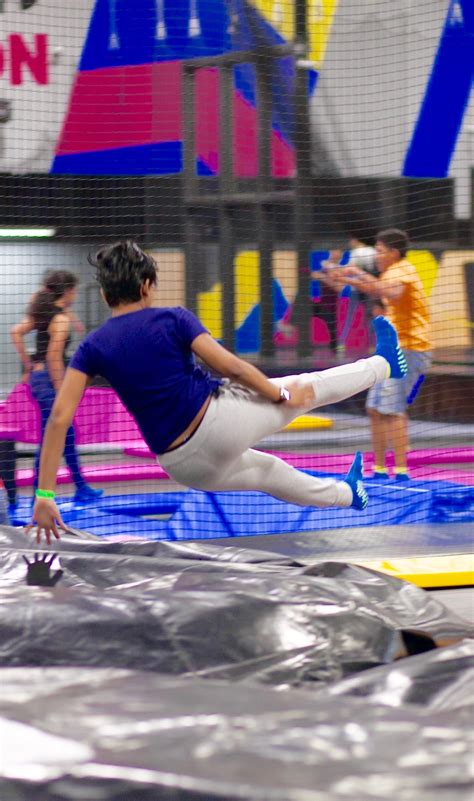Here’s Why You Should Visit BOUNCE, Singapore’s Newest Trampoline Park ...