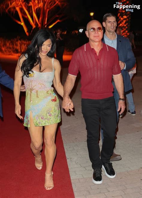 Lauren Sanchez Flashes Her Nude Boobs As She Attends The F Carbone On The Beach Party