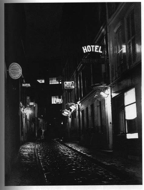 Brassai París De Nuit 1933 Brassai Paris At Night French