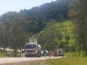 G1 MG 050 é liberada mais de 30 horas após carreta tombar em Itaúna