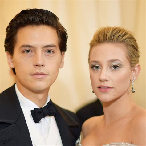 Eso Prestigioso Representar Cole Sprouse Novia Actual Pertenecer A