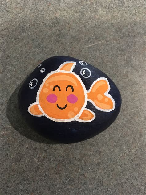 Fish rock | Rock crafts, Rock painting designs, Painted rocks diy