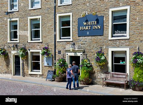 Town Public House Hi Res Stock Photography And Images Alamy