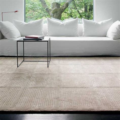 Tapis haut de gamme en laine et viscose tufté main beige par Ligne Pure