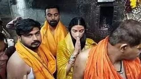 Athiya Shetty And Kl Rahul Visit Ujjains Mahakaleshwar Temple Offer