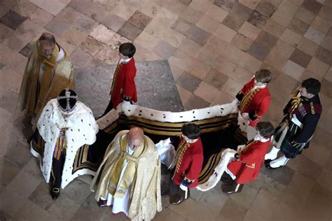 COROAÇÃO REI CHARLES III Charles III é coroado rei em cerimônia