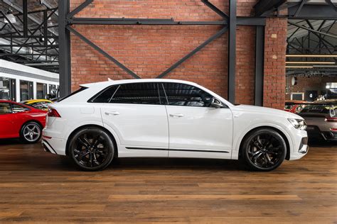 Audi Q8 White (25) - Richmonds