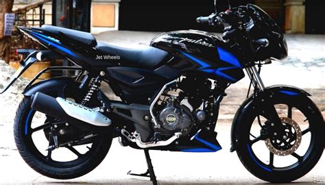 Bajaj Pulsar 125 Neon Vs Bajaj Pulsar 125 Classic: Spec Comparison