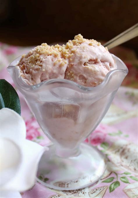 Delias Rhubarb Crumble Ice Cream Christinas Cucina