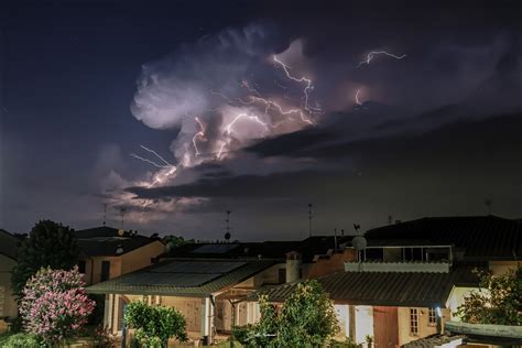 Maltempo Lombardia Allagamenti Grandine E Forte Vento Diversi Feriti