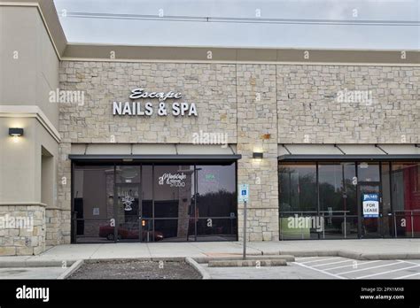 Nail Salon Outside