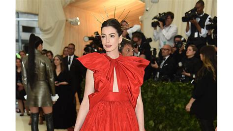 Anne Hathaway Hails Her Oceans 8 Castmates 8days