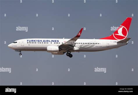 Turkish Airlines Boeing 737 800 Approaching To El Prat Airpot In