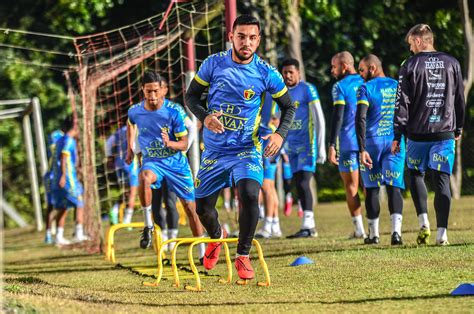 Brusque realiza último treino tático antes de enfrentar o Confiança