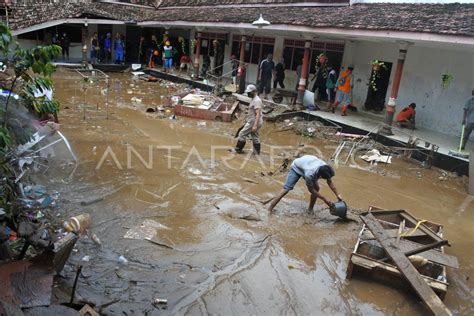 DAMPAK BANJIR BANDANG ANTARA Foto