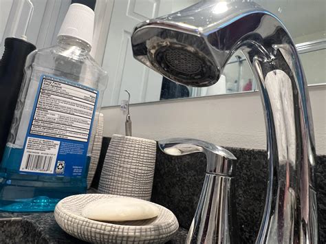 How do I remove the screen? It’s so recessed I don’t know how to remove