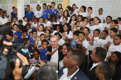 Presidente Abinader Encabeza Entrega Ltimo Libro Impreso Del Minerd