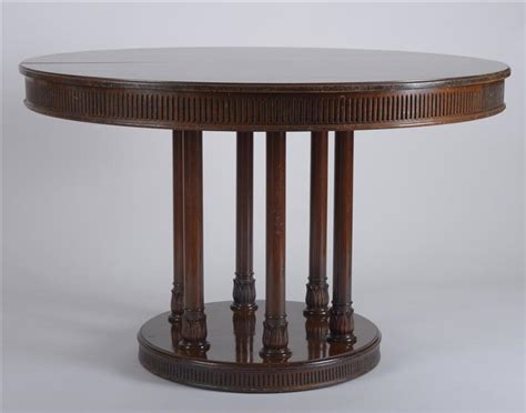 Auction Decorating: Circular tables - so practical 'at auction'