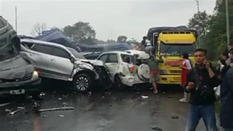 Kecelakaan Beruntun Terjadi Di Tol Cipularang Km