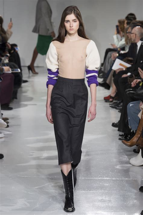 Calvin Klein leva o nude à roupa e ao extremo MoveNotícias