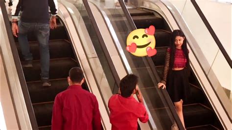 Giving Flying Kiss 😘 To Strangers ☺️ On The Escalator 😂 Suneel Verma