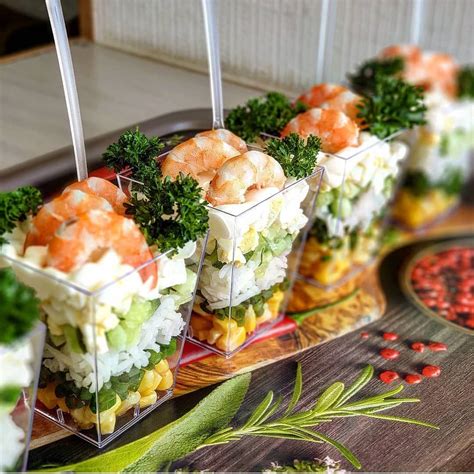 Салат с креветками🍤 в порционных стаканчиках .Как вам такая подача? # ...