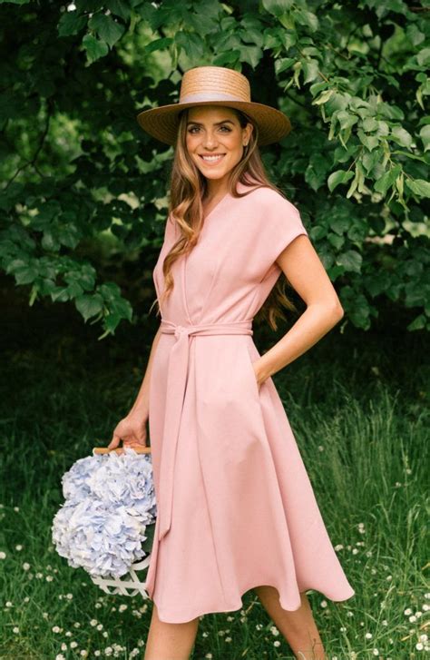 What Is Garden Party Chic Attire