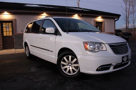 2013 Chrysler Town and Country Touring - Biscayne Auto Sales | Pre-owned Dealership | Ontario, NY