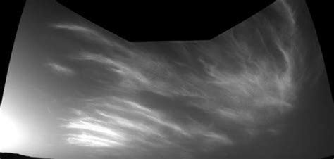 Curiosity capta imágenes de nubes brillantes en el cielo de Marte