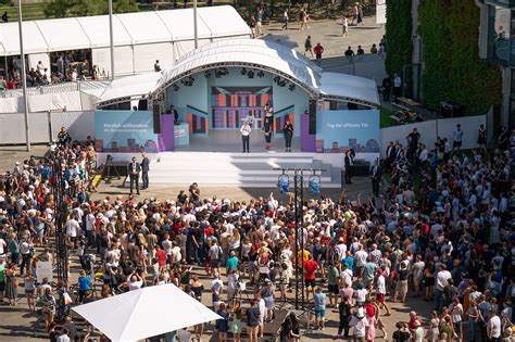 Bundeskanzler Scholz beim Tag der offenen Tür Bundesregierung