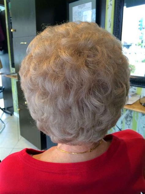 Coiffure Courte Senior Bouffant Hair Hair And Beauty Salon Medium Length Curly Hair