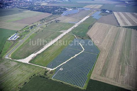 Köthen von oben Solarpark auf dem Flugplatz Köthen Solar Park at