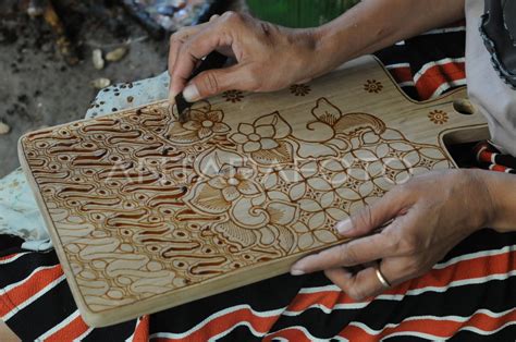 Kerajinan Batik Kayu Antara Foto