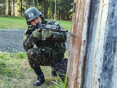 Escola de Sargentos treina em Centro de Instrução de Operações Urbanas