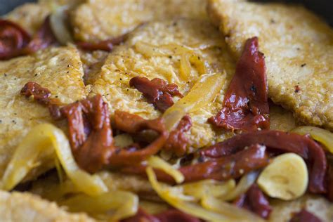 Lomo De Cerdo Adobado Con Pimientos Asados