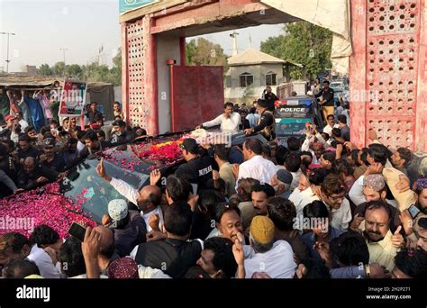 Peoples Party Ppp Senior Leader Khursheed Shah Leaving From Jail