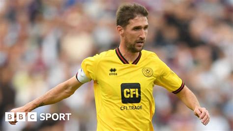 Chris Basham Sheffield United Captain Suffers Severe Lower Leg Injury Against Fulham Bbc Sport