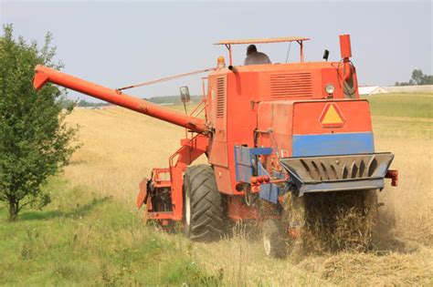 Kilka słów o historii produkcji polskiego kombajnu Bizon